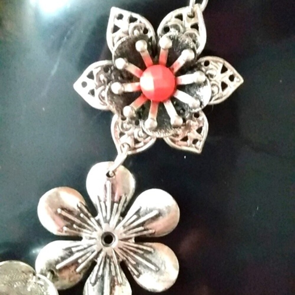 Silvertone Flowers Floral Necklace 19" adjustable Fashion Jewelry Studded Boho - Picture 6 of 6